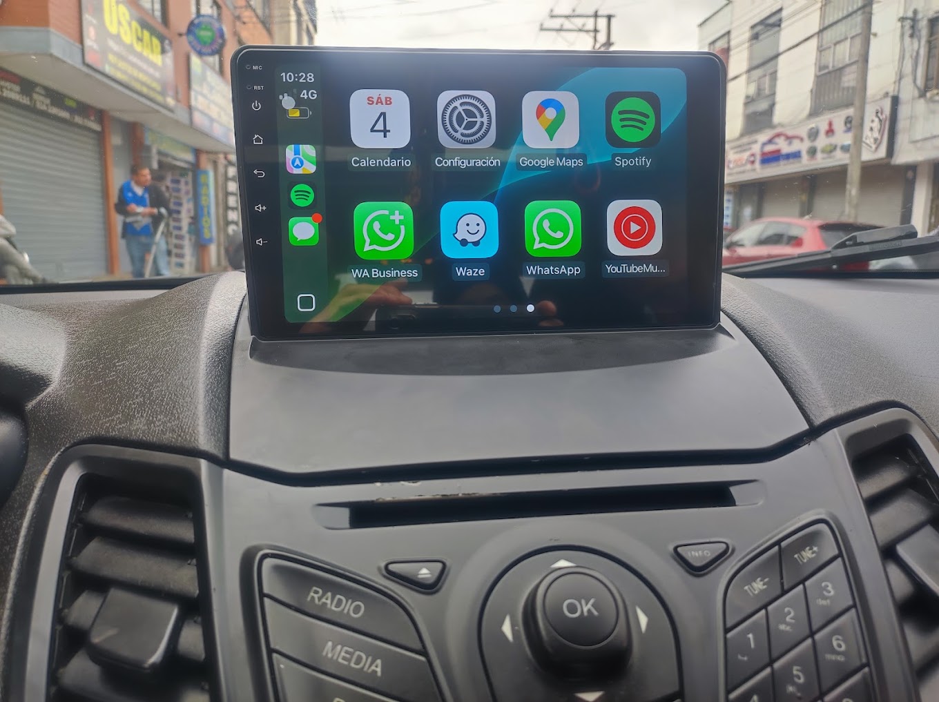Pantalla 9'' con Apple CarPlay — Ford Fiesta